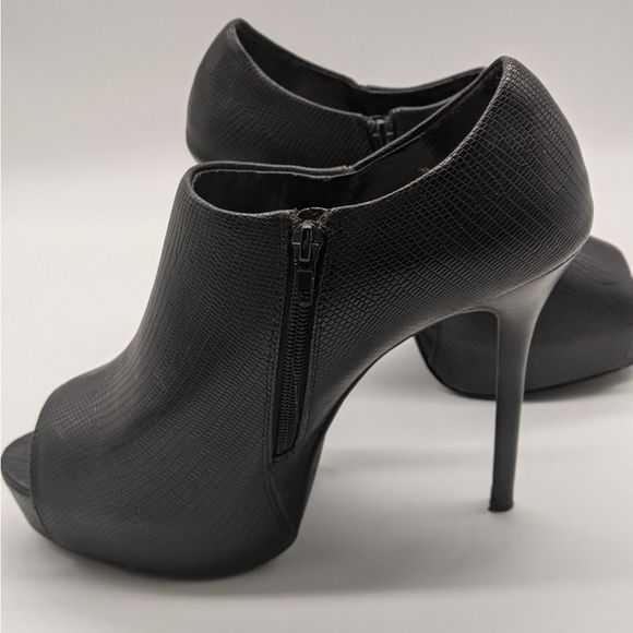 Steve Madden Crocodile Nile Black Peep Toe 5" Stilettos Sz 11 EUC - Picture 10 of 14